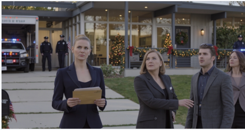 I Bought A House Quietly—Then Caught My Mom Giving A Tour To My Brother’s Wife And A Friend. I Smiled, Waited For Them To Leave… Then I Updated The Keys.