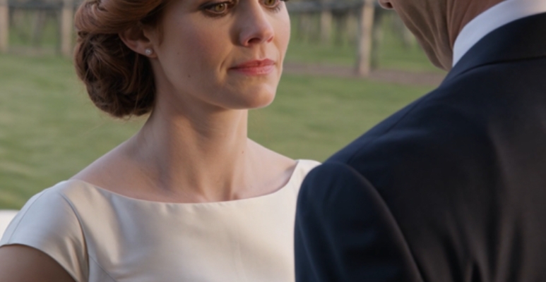 Hela min familj flög 15 stater—Florida till Washington— för min systers könsavslöjande. En månad senare dök inte en upp till mitt bröllop. 34 dagar senare exploderade min telefon—215-samtal, sms, desperata röstmeddelanden från varenda en av dem. De kunde inte hantera sanningen jag tappade… det kostade dem allt.