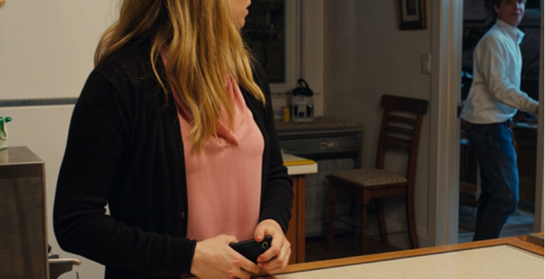 Klockan 22.00 tog min bror mina nycklar. Vid soluppgången förliste min första nya bil. Pappa skrek: “Sluta anklaga honom.” Jag kämpade inte tillbaka, för det var inte min bil han kraschade; Pappa blev blek när…