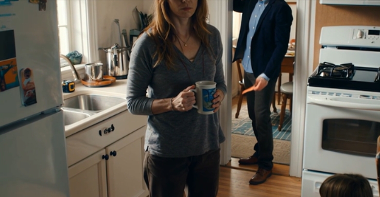 Efter att min man dog sa hans mamma: “Jag tar huset, advokatbyrån, allt utom dottern.” Min advokat bad mig att slåss. Jag sa: “Låt dem få allt.” Alla trodde att jag var galen. Vid The Final Hearing signerade jag The Papers. Hon log – tills hennes advokat blev vit när… –